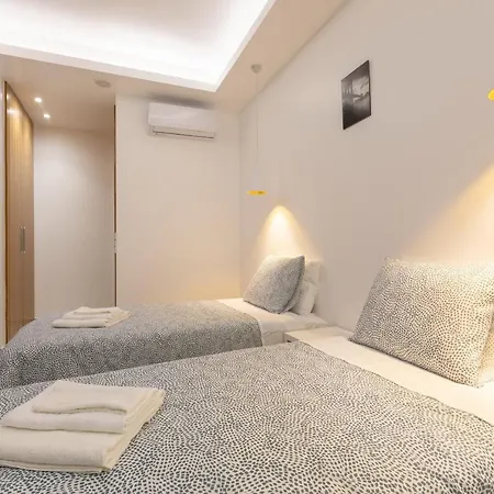 Correeira Luxury Residence T2 L - Albufeira, Pools, Wifi, Bbq, Beach *
